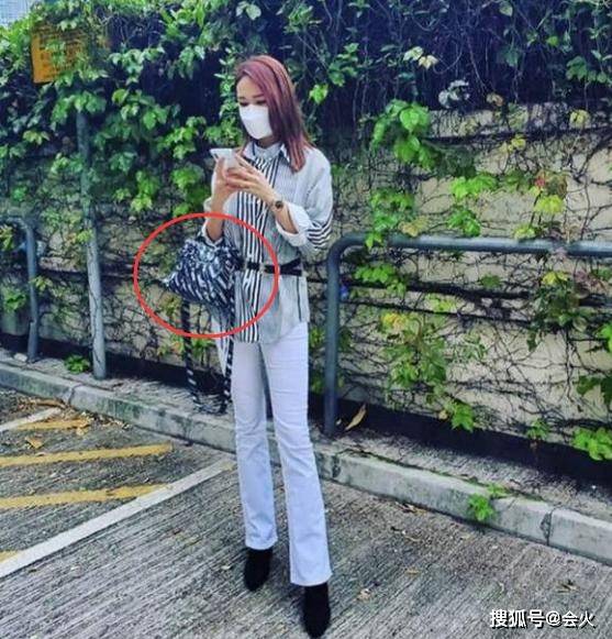 TVB女星拍戏遭偷窃,男友摸头安慰,男方因身份悬殊曾被指吃软饭