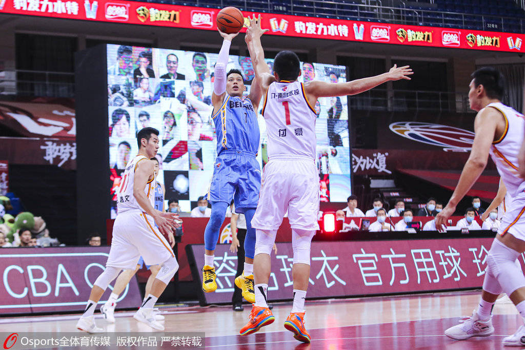 林书豪读秒压哨技惊四座 连送妙传助首钢掀小高潮