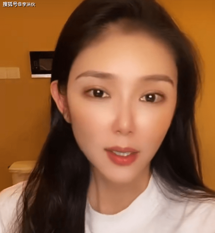 林丹出轨对象怼网友,否认蹭热度提醒女人防骗,再次内涵超级丹