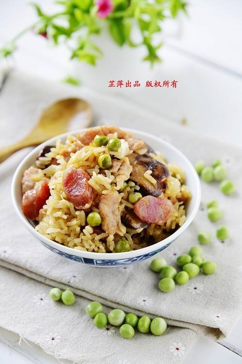 暑天如何做到快速逃离厨房还能享受美味,这样菜饭一锅出是必选—花菇豌豆焖饭