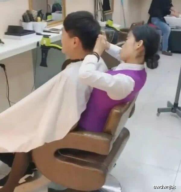 搞笑趣图:女同事新换的发型,看的我密集症犯了