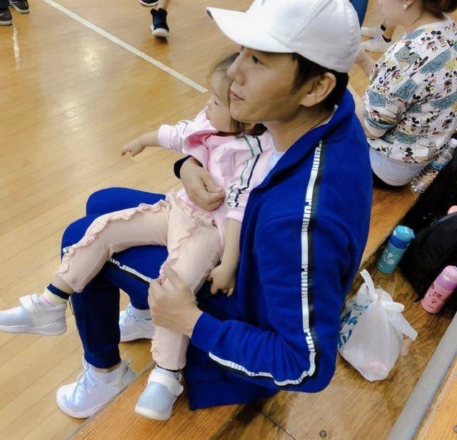 秦昊爆料汪小菲区别对待儿女,不允许弟弟叫“把拔”,遭大s训话