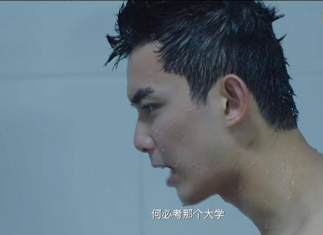 《穿越火线》剧情有点弱,穿越有点扯,鹿晗毫无偶像包袱拼演技