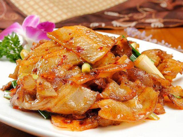 没想到,这5种剩饭菜经过“加热”后,却成了美食,比新鲜吃更棒