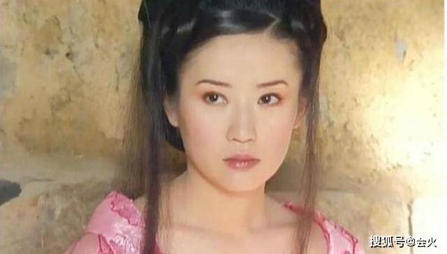 章子怡班长手拿260万包变阔太?昔日同学都成影后,只有她仍不红