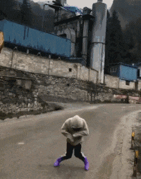 搞笑GIF:大姐,怨不得别人,这事故你得负全责啊