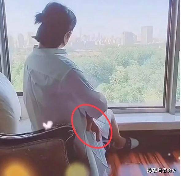 38岁马丽产子两月就开工,片场照曝光身材未恢复,脸部浮肿显憔悴