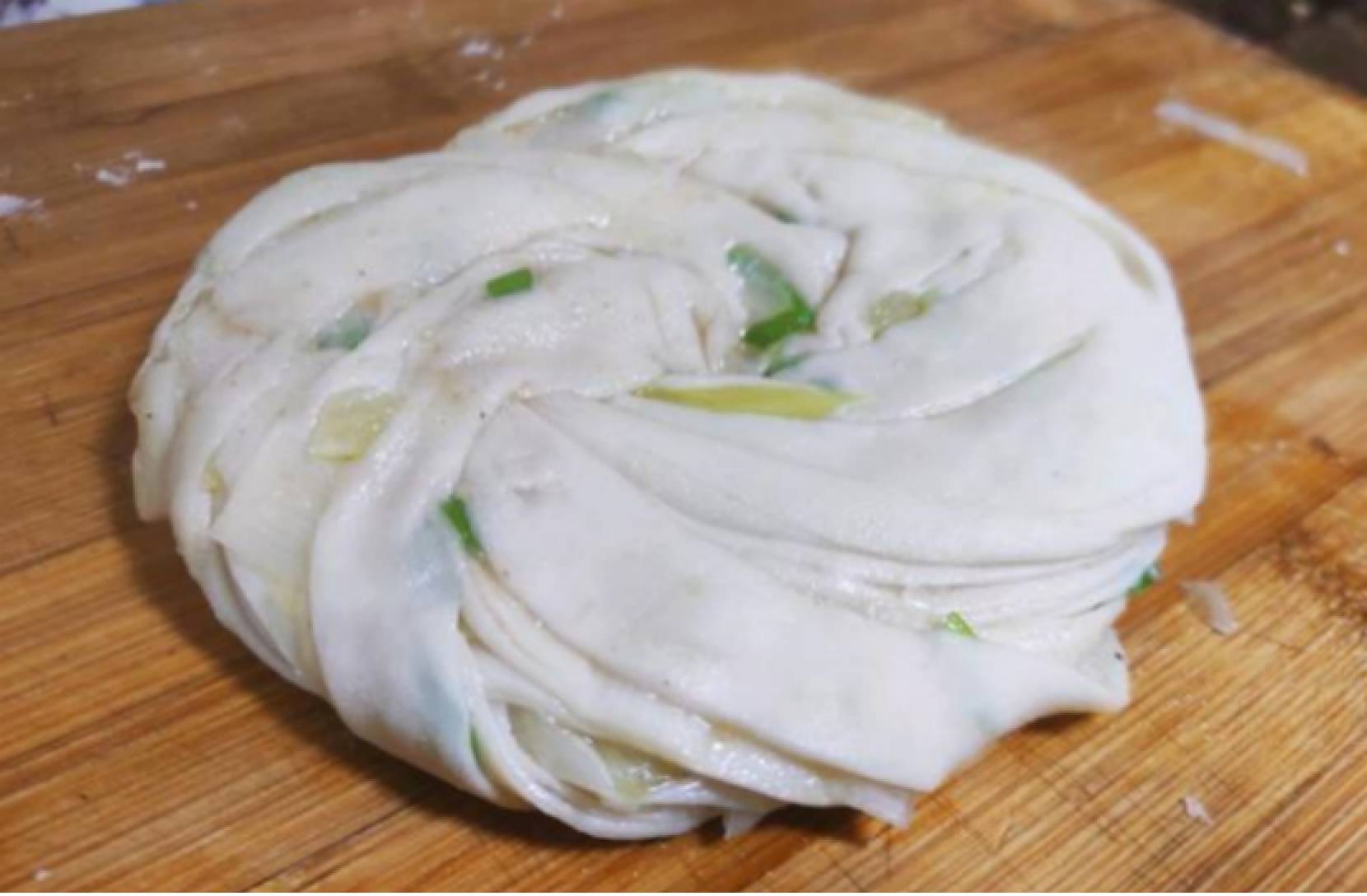 一种做法就能做出手抓饼和葱油饼,浓郁的葱香层层酥脆,超级好吃
