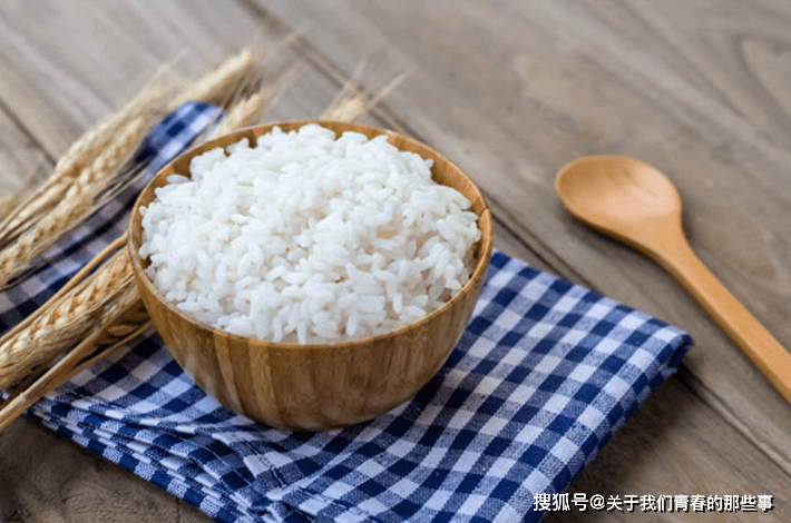蒸米饭,外行才只用清水!多加2样,松软清甜,颗粒分明,格外香