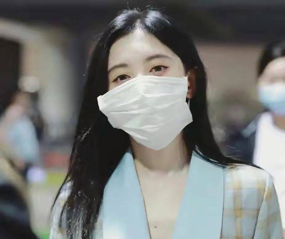鞠婧祎为什么大笑总是捂嘴?高清特写下大笑的她脸太可怕!
