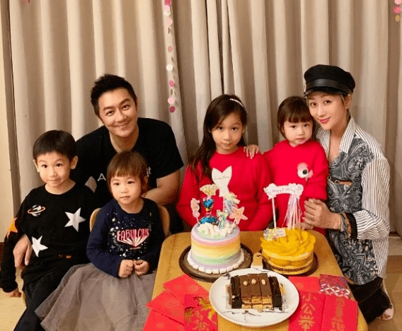 陈浩民老婆扬言要生5胎,经济转差住旧屋,靠直播维生也要拼儿子