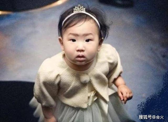 国民女神否认整容!称女儿丑因为太像爹,自曝不生二胎就是怕这个
