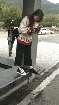 搞笑GIF趣图:快点给你女朋友送回去吧!要不然真该生气了