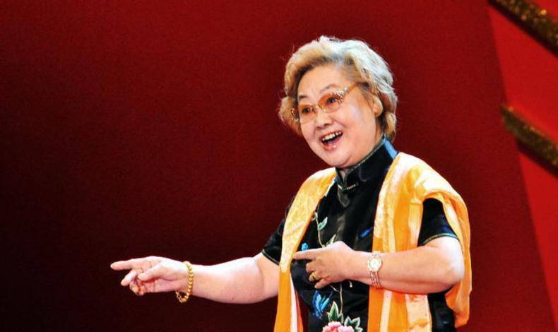 老艺术家郭兰英,出生就被抛弃,丈夫也离她而去,一生无儿无女