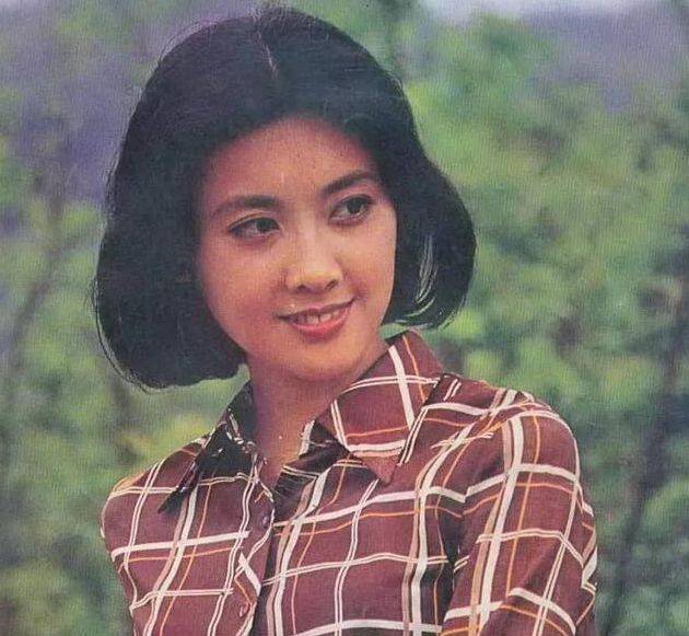 她曾是“中国第一美女”,结婚2次膝下无子,今68岁依然有女神范