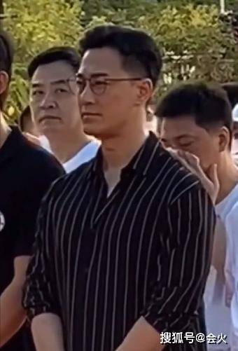 40岁林峯现身新剧开机仪式,面容憔悴发福明显,被刘涛气质碾压?