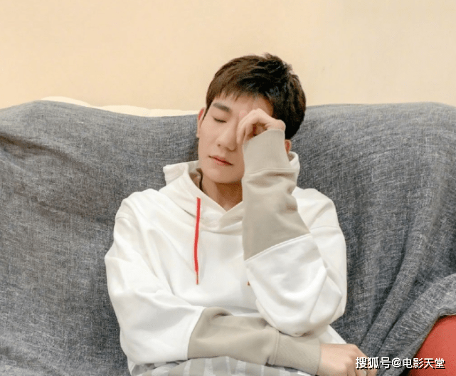 TF三子央视再合体,大哥三弟发型亮眼,易烊千玺真的有健身啊! 2020-09-20 21:29