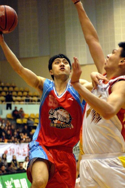 退役五年,你知道新疆历史第一得分王现状如何吗?常驻广东当教练