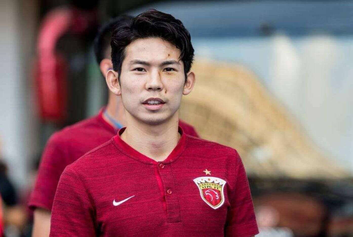 上港战苏宁需考虑破密防问题 中场悍将有望复出