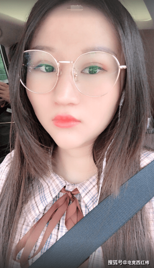 梦嫂操作失误,不小心暴露了后台的直播收入,看清金额,梦泪愣了