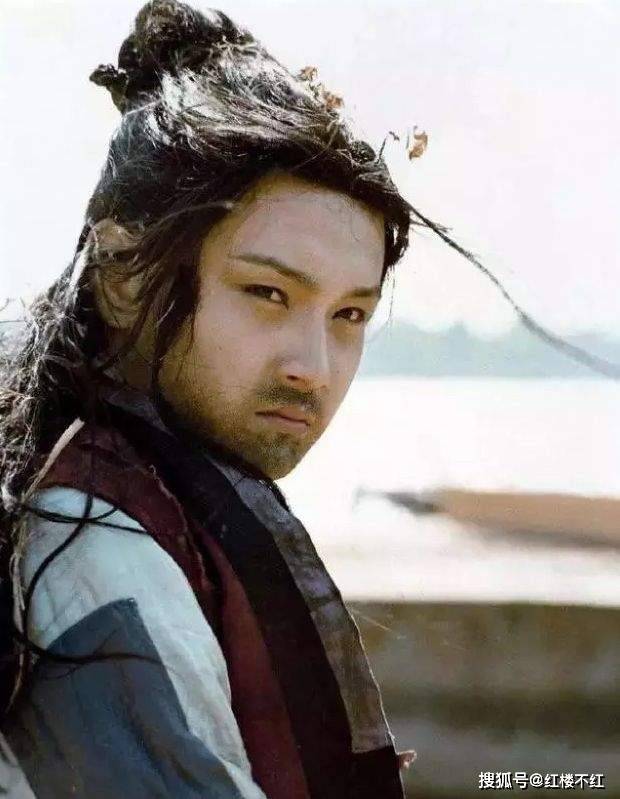宝玉为何如此跋扈凶残?一脚踢得袭人吐血,对府中小厮凿牙穿腮