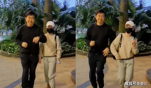 付笛生夫妇商演不断生活滋润,穿羽绒服在海滩度假,任静不像52岁
