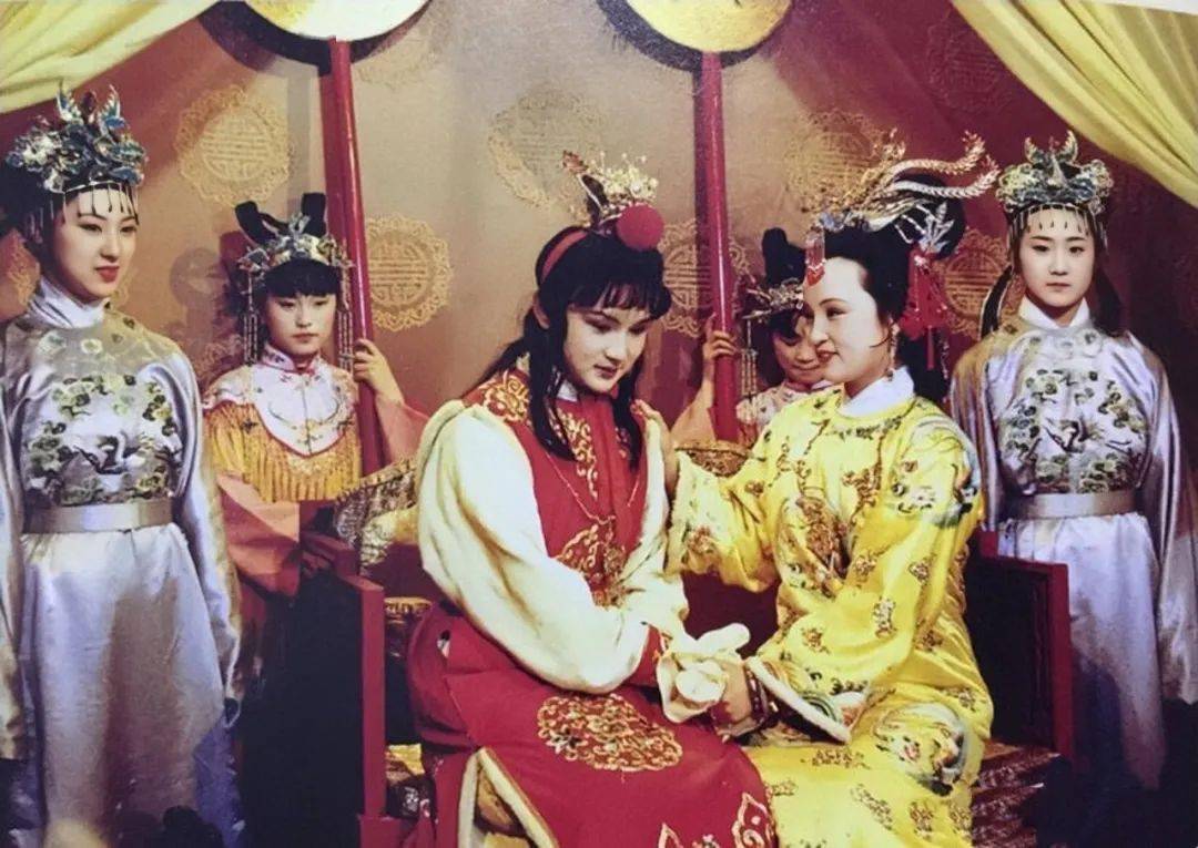 《红楼梦》里,贾府最后的靠山是王家?
