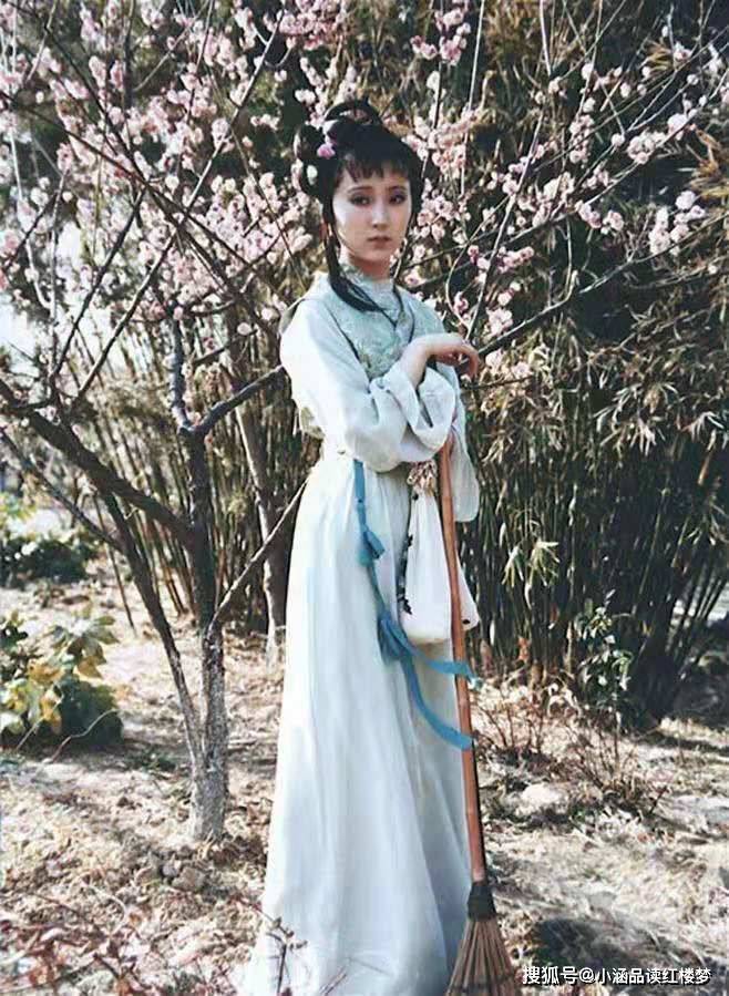 黛玉穿的衣服档次有多高?3件衣服,从外到里,每一件都很有品味