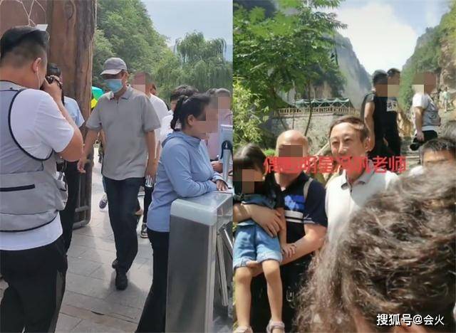 63岁冯巩与小15岁闫学晶同框,头发稀疏太显老,倒茶手都哆嗦