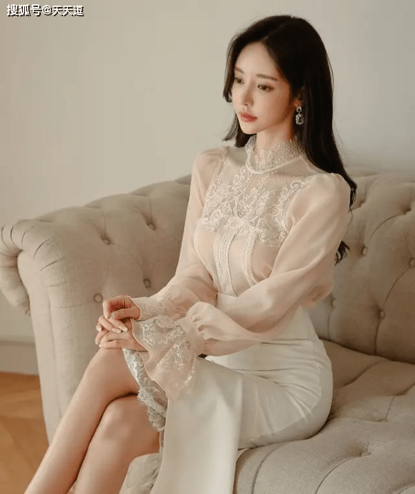 搞笑GIF段子:妹子,你的眼镜已经出卖一切