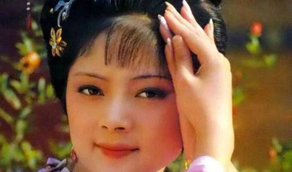 薛宝钗得的是什么病她自己没好意思说,脂砚斋10个字揭开她丑相