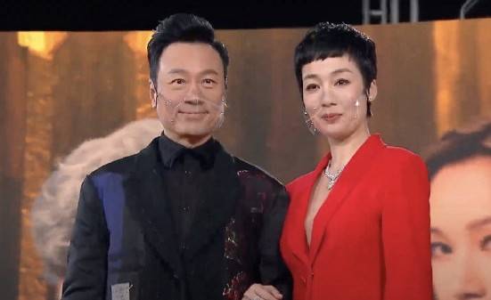 TVB颁奖礼花旦斗艳,汤洛雯发福显壮硕,还有女星胖得肚腩分层
