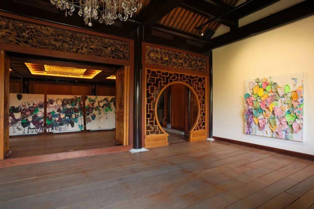 合艺术中心恢复对外开放,朱金石“木字”个展将延期至9月6日