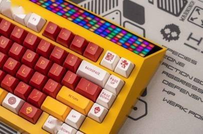 李楠的CYBERBOARD键盘推出冰霜圣诞版:预计售价3300元