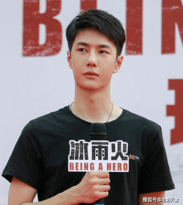 王一博新剧开机,脸颊浮肿状态差,短发造型撞脸杨洋