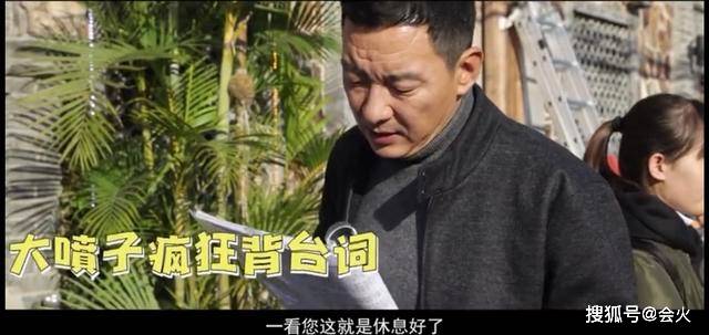 中年演员不容易!《三叉戟》主演躺地上打架,发博宣传却翻车了?