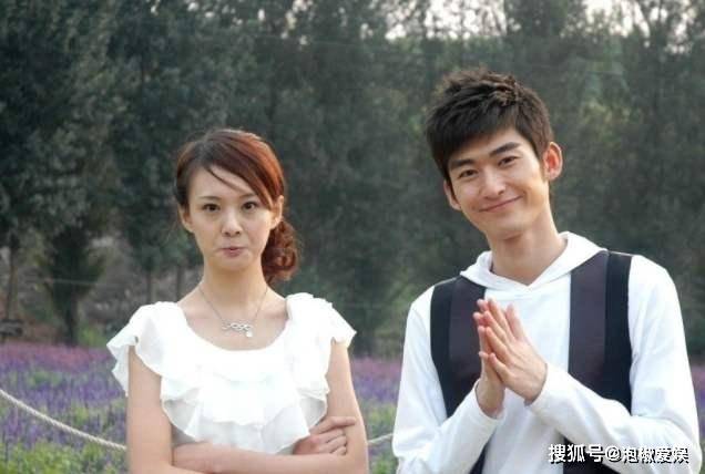 前男友微博起争端,30元处理恋爱旧物,郑爽为何总是分手?