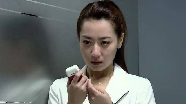 上节目自爆离婚,曾经的“冰雪薇甜”大姐,如今要靠自己翻红了?