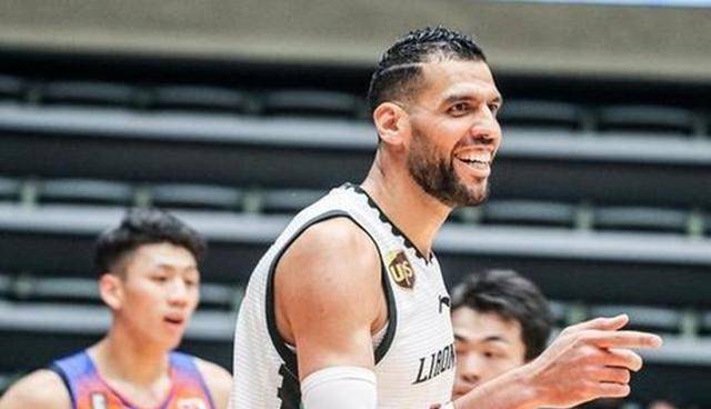 郭士强被史蒂芬森坑惨,今夏辽篮签约2米18内线或是最佳选择