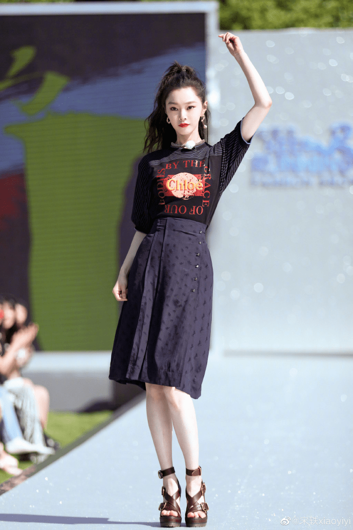 《奔跑吧》真偏心baby!不仅压轴出场,服装也比5位女嘉宾华丽好看