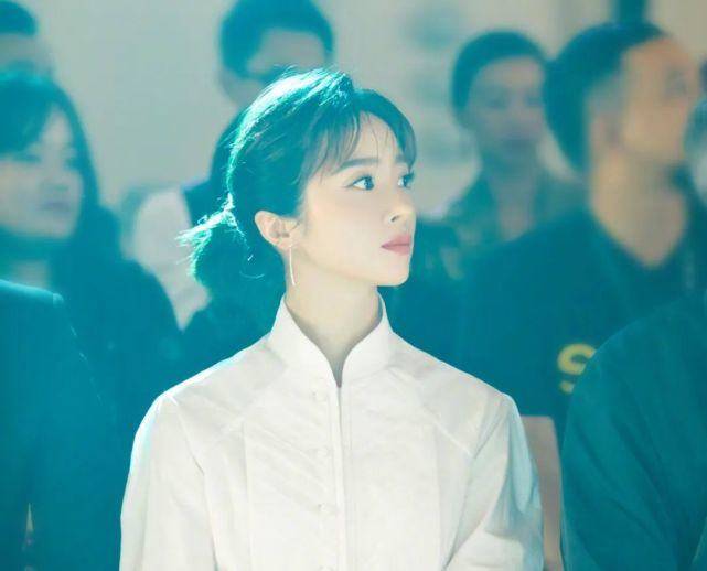 手把手教新欢撕旧爱,两个女星的战争背后,藏着一位绝世心机渣男!