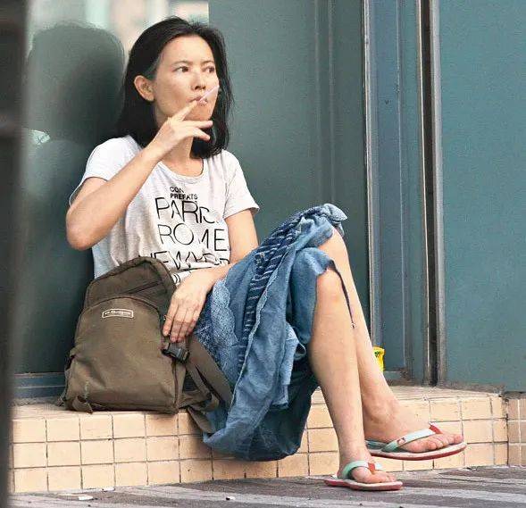 《大话西游》25年过去,莫文蔚成立厂牌登春晚,朱茵跑去演恐怖片