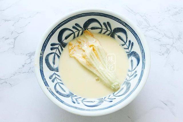 这花不仅好看,还好吃!贵誓静煮点,这个季节再不吃就没有了