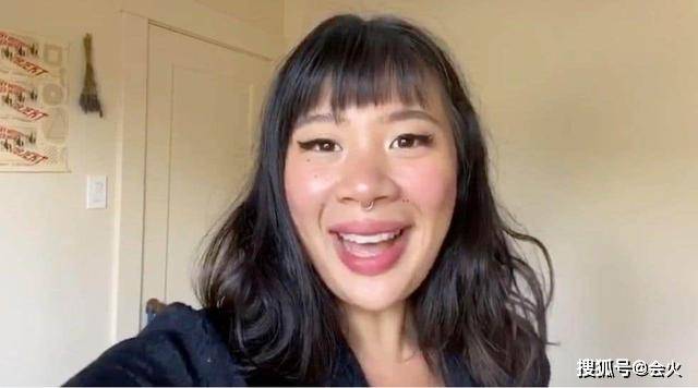 李宗盛二女罕露面,大女儿清纯温婉,二女儿戴鼻环长相浑似父亲