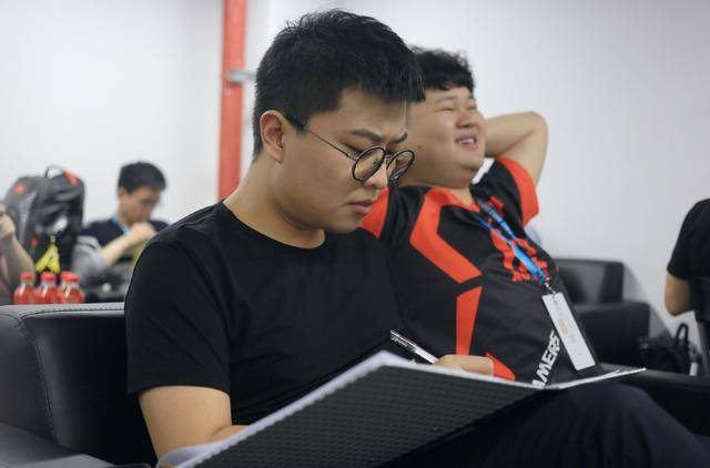 王者荣耀:绝处逢生!AG零封WE!李九发文疑为WE打抱不平