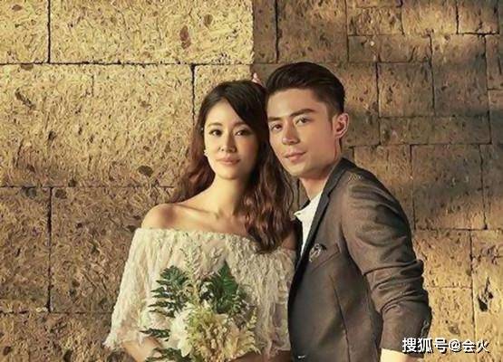 林心如戴满钻项链自拍,素颜出镜皮肤紧绷,壕气为女儿买亿元珠宝