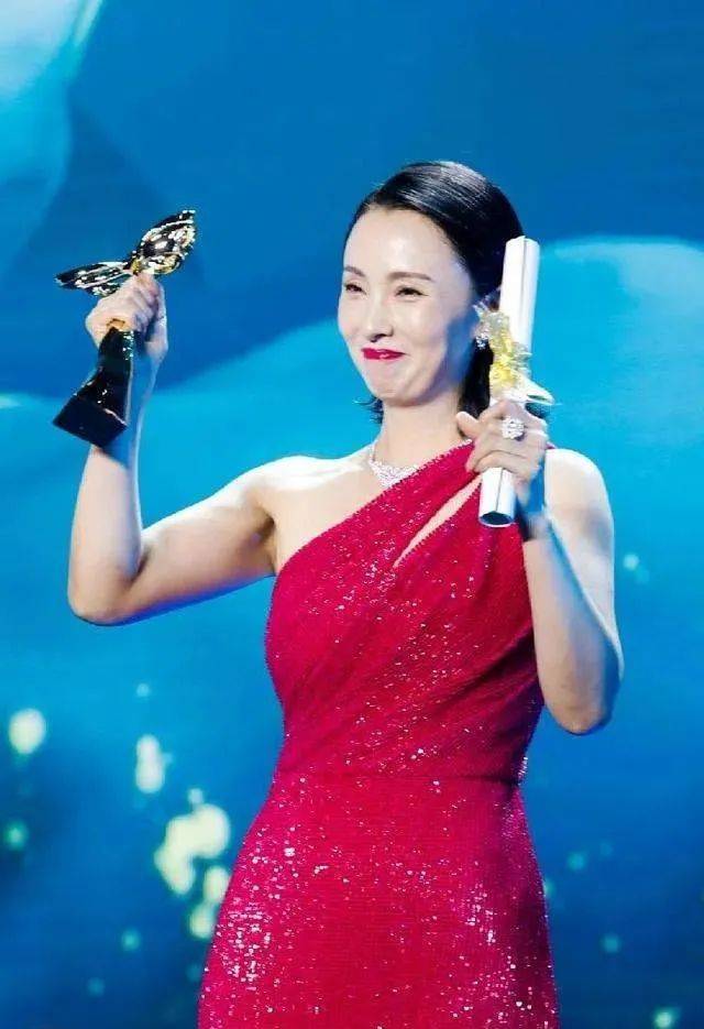 白玉兰颁奖礼现“老戏骨之争”,视后竞争硝烟弥漫,陈宝国封帝