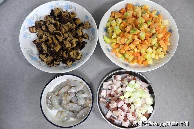 就喜欢这样蒸的米饭,饭菜同时出,颗颗香到饭芯,不饿都能吃2碗