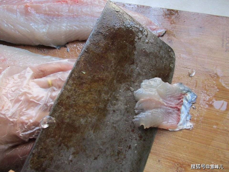 酸菜鱼,鱼片先放还是后放?这步做对了才是酸菜鱼鲜香滑嫩的关键
