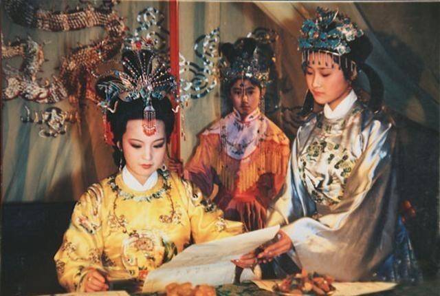 贾元春被迫入宫,有苦难言,可为何林黛玉的母亲却能躲过此劫呢?